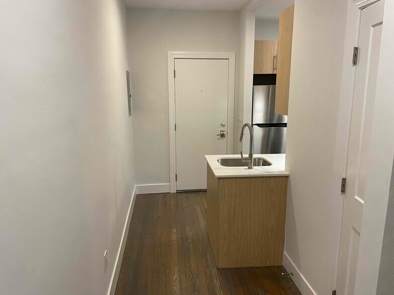 Building Photo - 111 Park Dr