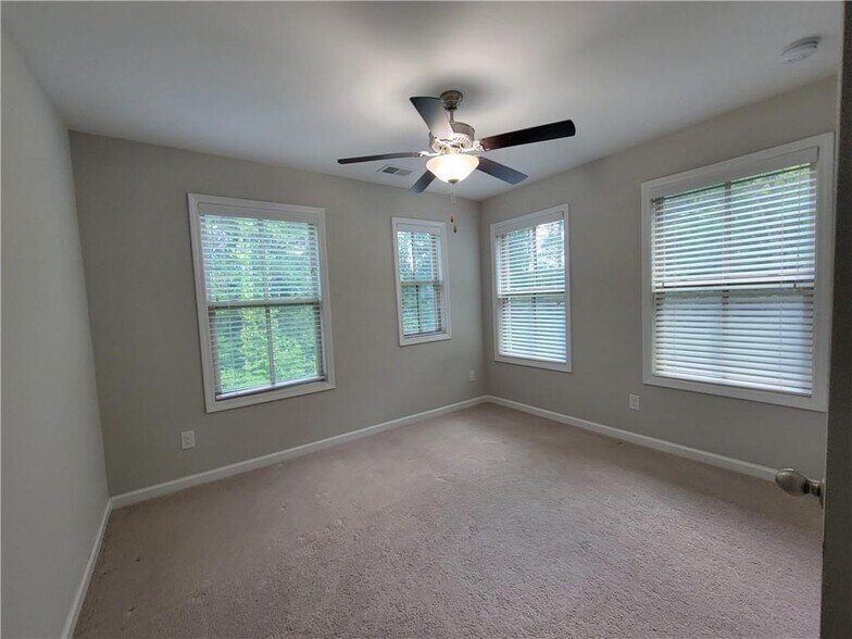 Building Photo - 600 Northaven Ave