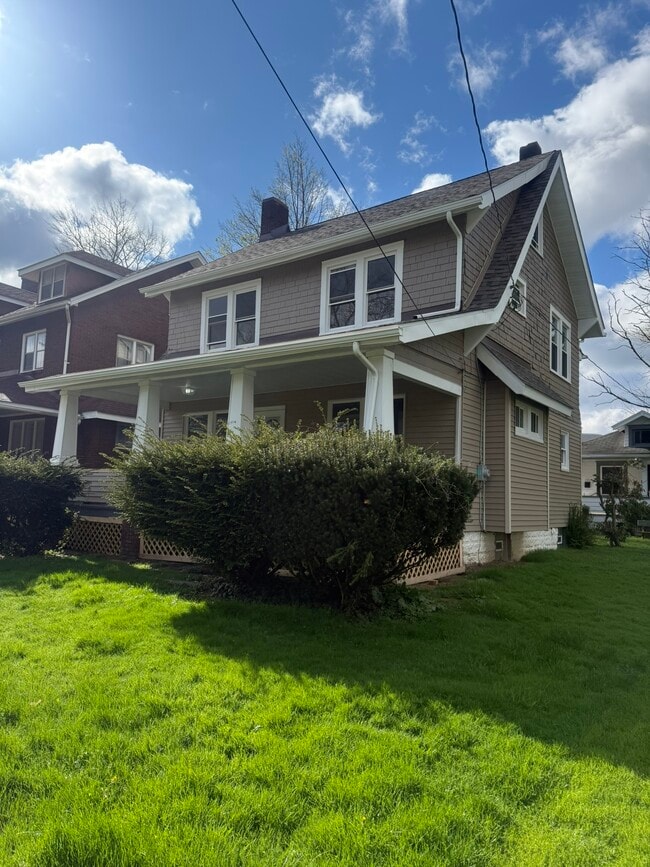 Building Photo - 33 W Judson Ave
