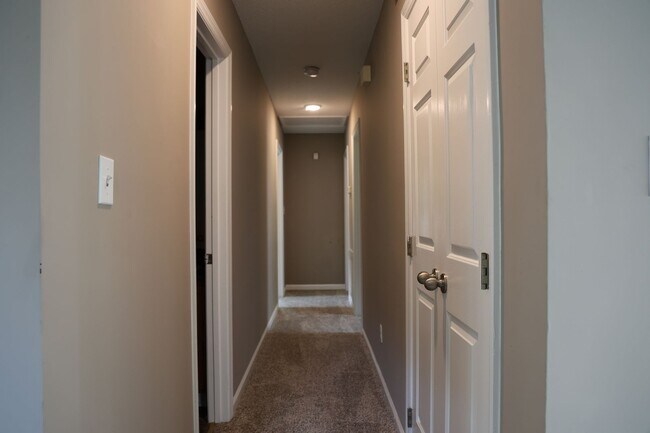 Building Photo - 903 Delham Rd