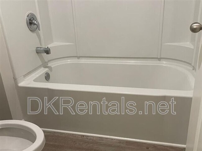 Building Photo - 1809 Parkades Path