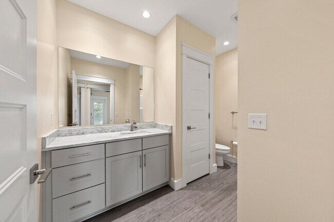 Building Photo - Luxury 3 Bedroom Townhouse on Okaloosa Island!