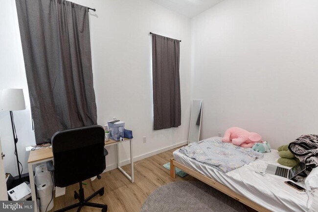 Building Photo - 3945 Lancaster Ave