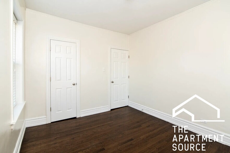 Building Photo - 3819 1/2 N Greenview Ave