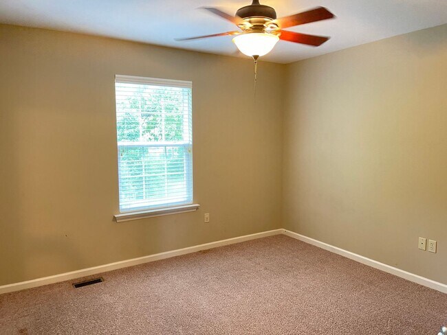 Building Photo - Modern 4BR Home Ready to Rent!