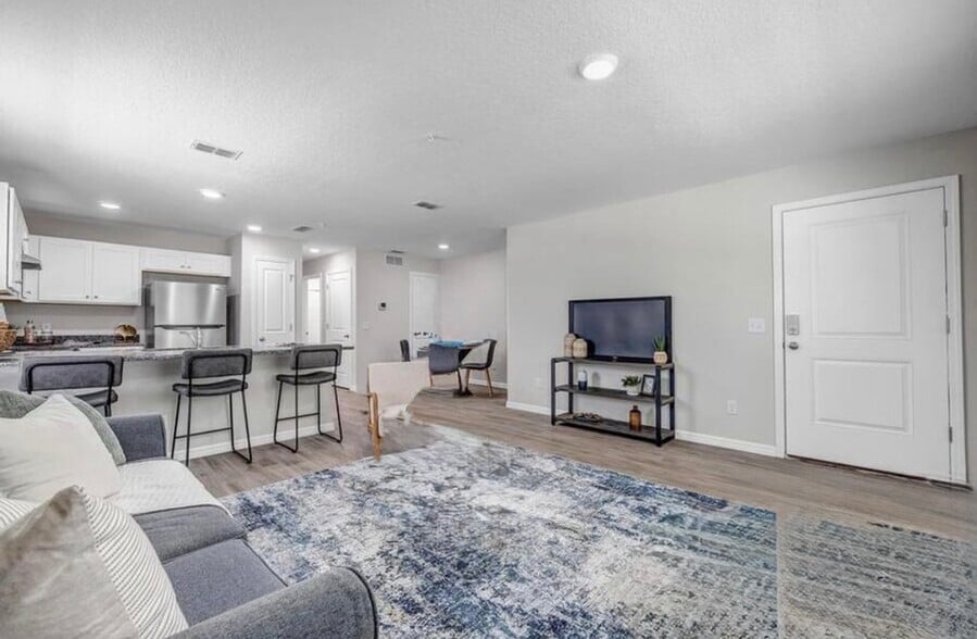 Building Photo - 11470 Oakfield Ct