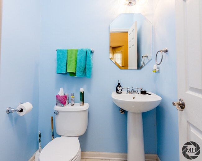 Building Photo - 577 Pinebrook Dr