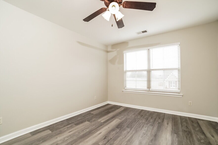 Building Photo - 797 Fairway Pointe Cove W