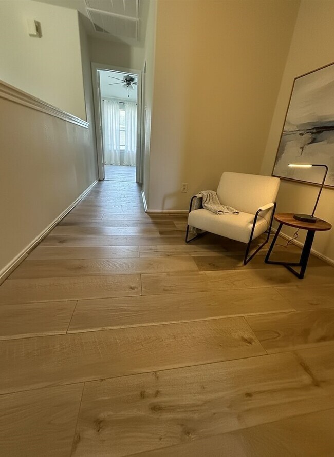 Building Photo - 16623 Newglen Ln