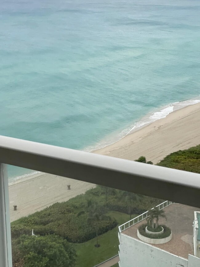 Building Photo - 16699 Collins Ave