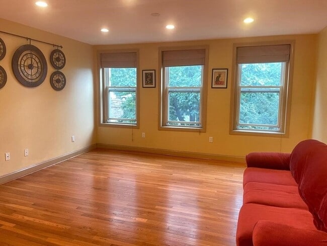 Building Photo - 394 Riverway