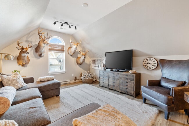 Building Photo - 1820 Horseshoe Ln