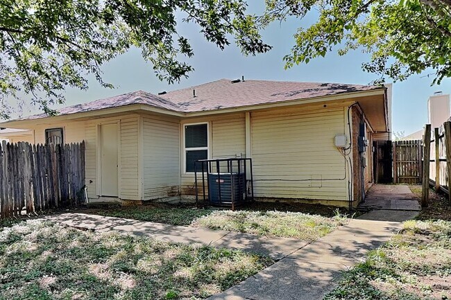 Building Photo - 3405 Republic Dr