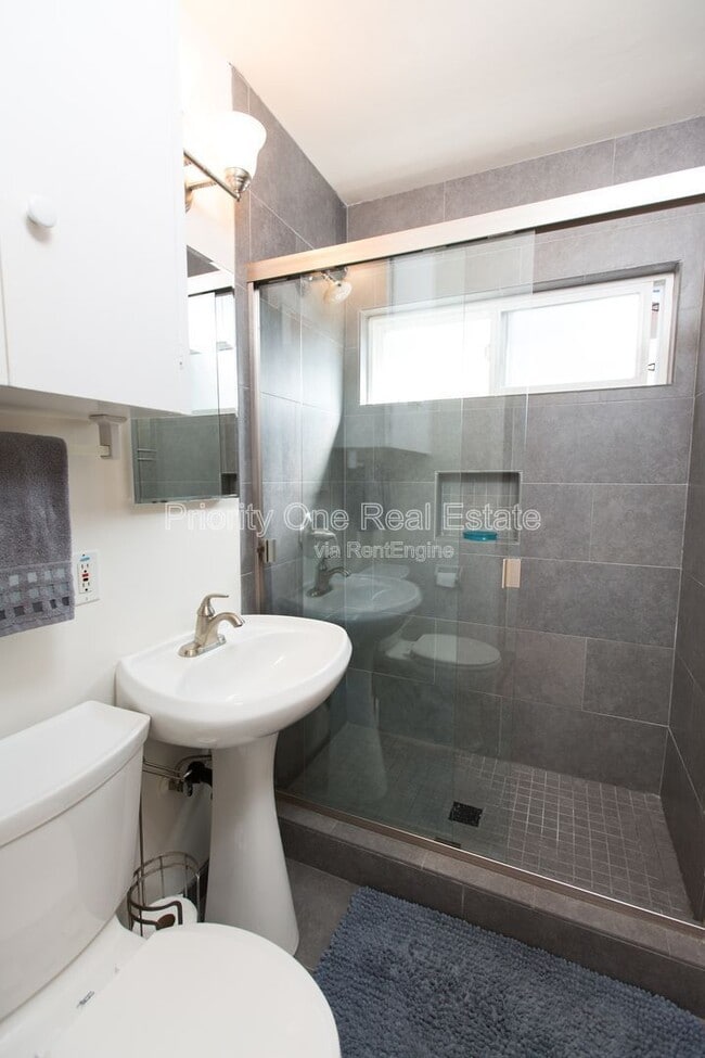 Building Photo - 713 Venice Ct.