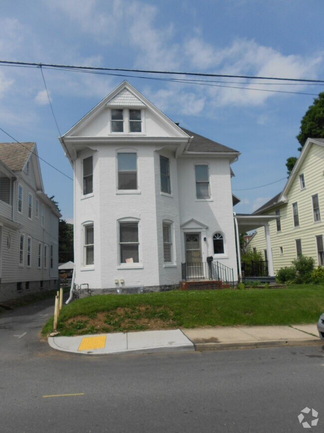 Building Photo - 217 W. Second St