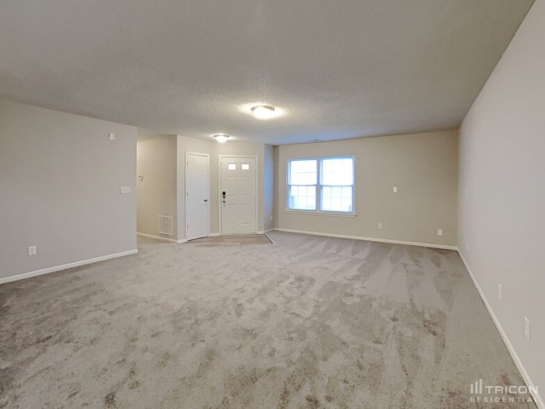 Building Photo - 1679 Long Lake Dr