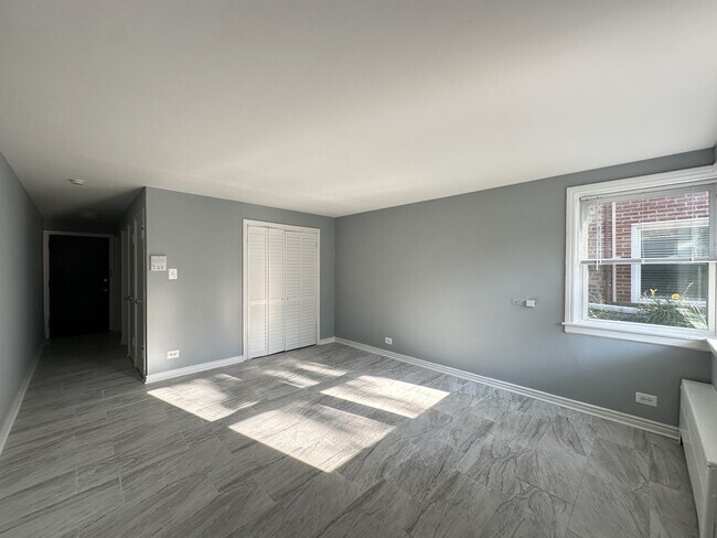 Building Photo - 6715 N California Ave