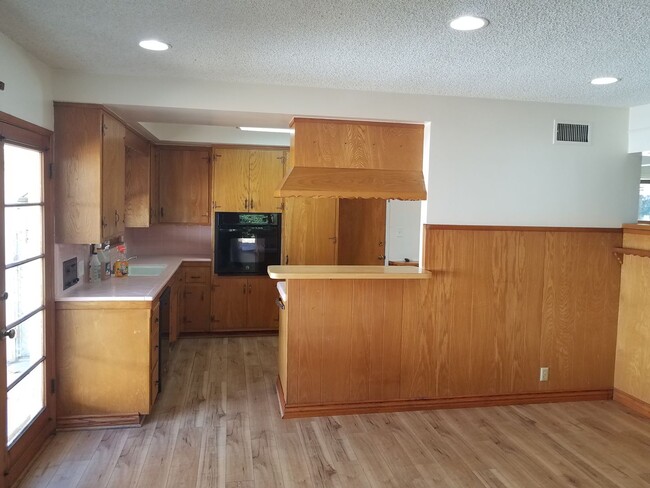 Building Photo - 4 Bedroom Mid-Century Classic Fullerton Ho...