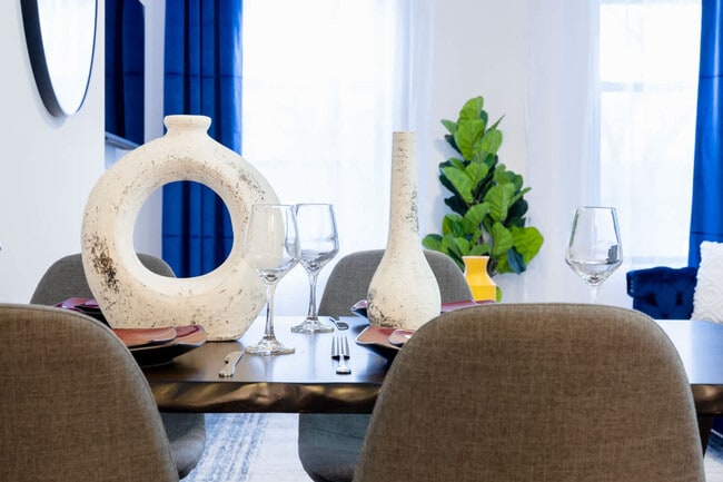 Building Photo - 1435 2nd Ave