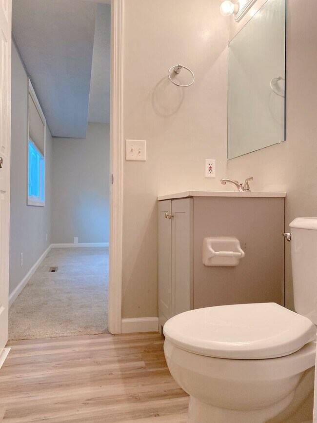 Building Photo - Millard 3 bed 2 bath $1900