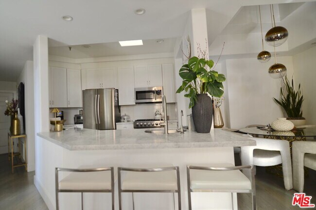 Building Photo - 5703 Laurel Canyon Blvd