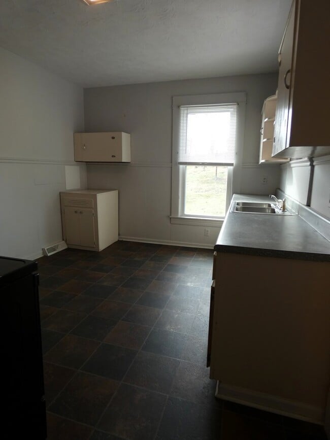 Building Photo - 324 Grace St