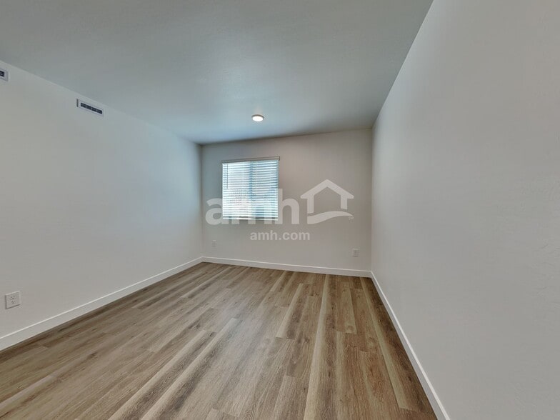 Building Photo - 9834 W Parkway Dr