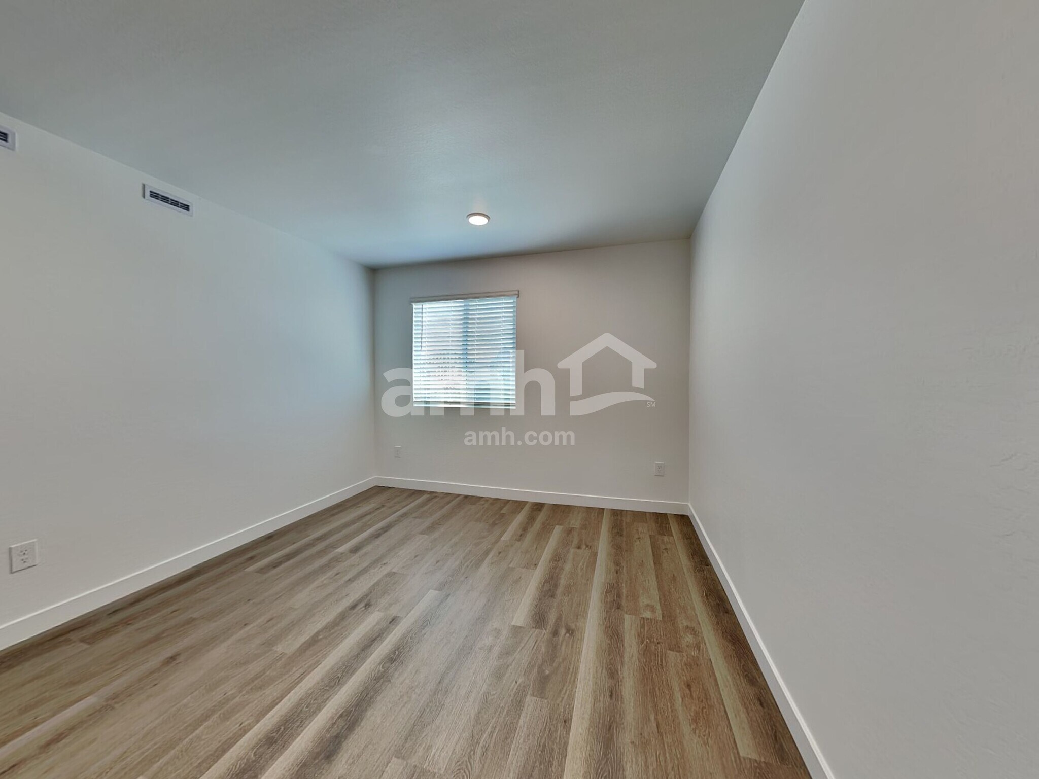 Building Photo - 9748 W Parkway Dr