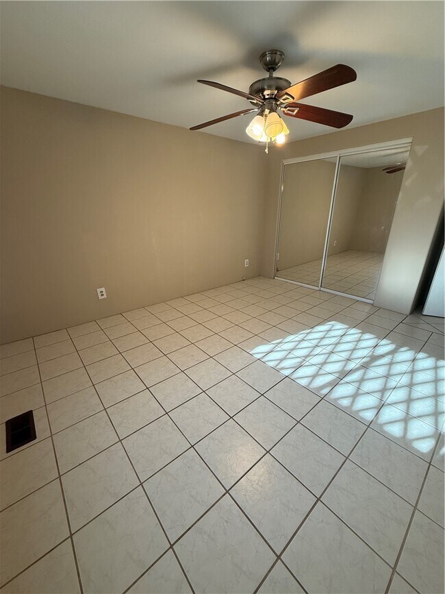 Building Photo - 4060 La Mesa Rd