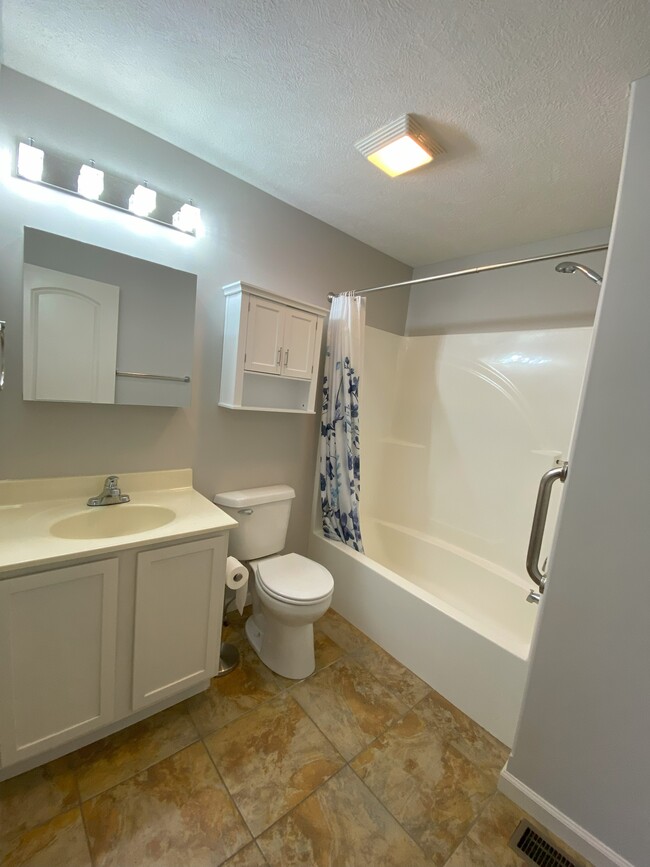 Main Floor Bathroom - 2901 Red Oak Rd