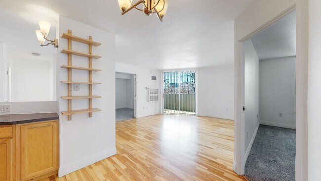 Building Photo - 601 W 11th Ave