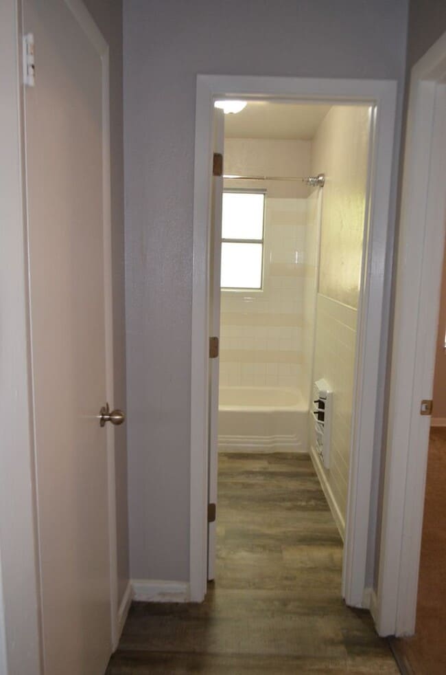 Building Photo - 1008 S 9th St