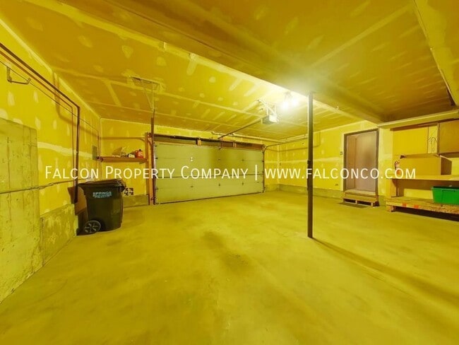 Building Photo - 985 Pulpit Rock Cir S