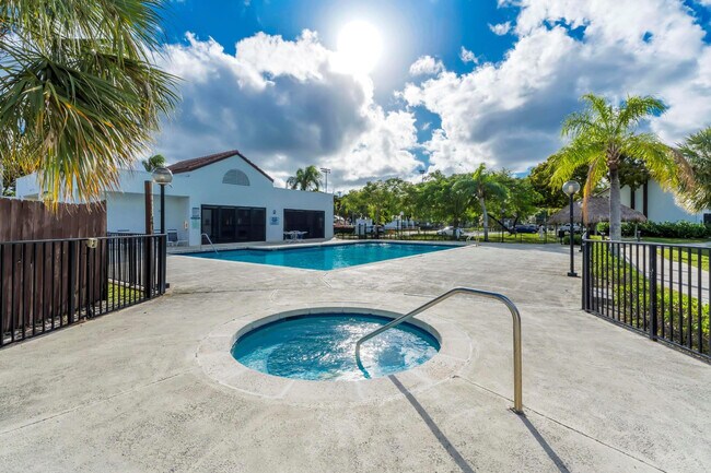 Building Photo - 210 Lake Pointe Dr