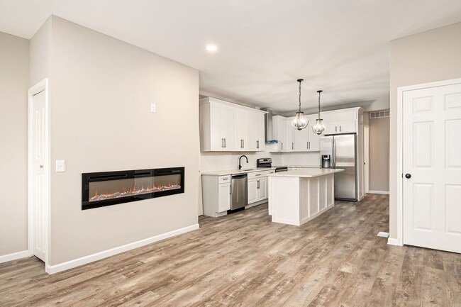 Building Photo - Stunning Renovation on the Near East Side!