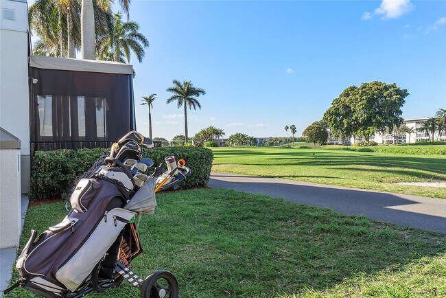 Building Photo - 1901 Bermuda Cir