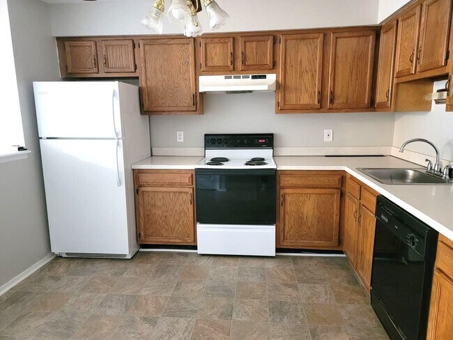 Building Photo - Charming unit in a quiet neighborhood