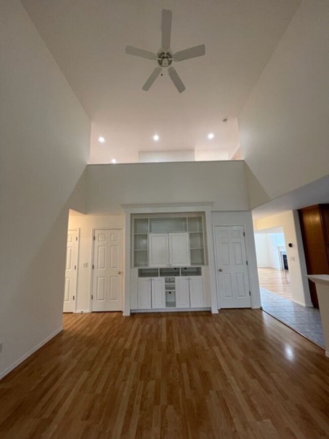 Building Photo - Beautiful 4 Bedroom Eagle River Home!