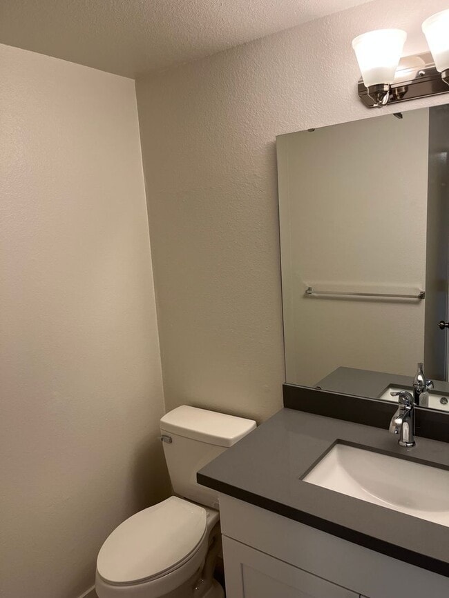 Building Photo - W55-56