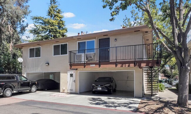 Building Photo - Upstairs 2 bedroom 1 bathroom Condo!
