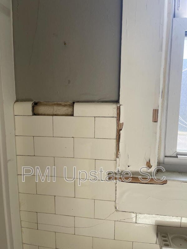 Building Photo - 181 N Fairview Ave