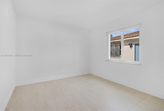 Building Photo - 2045 SW 125th Ct