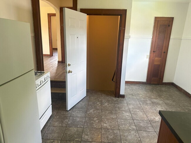 Building Photo - 43 W Mitchell St