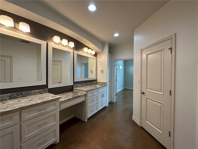 Building Photo - 106 Chiman Cir