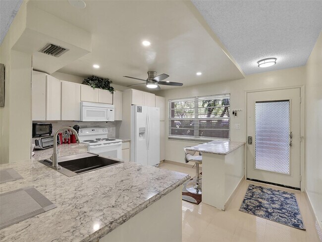 Building Photo - 3405 Bimini Ln