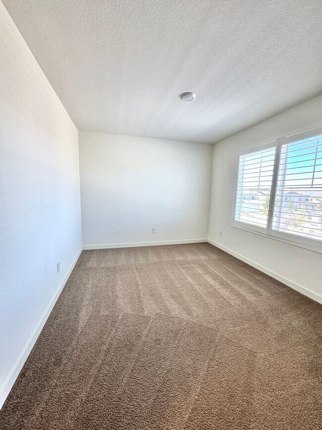 Building Photo - 8768 Scenic Sky Dr