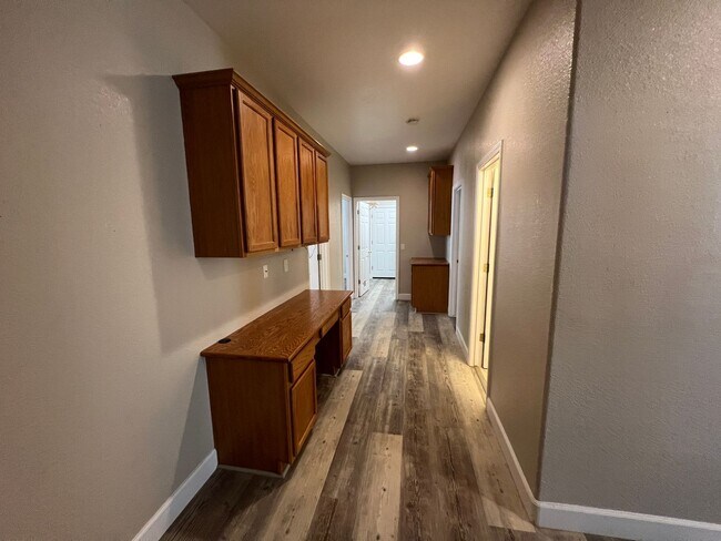 Building Photo - 4-bedroom single story in Sylvan School Di...