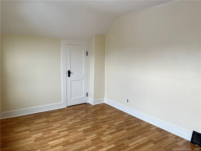 Building Photo - 87 Kneen St