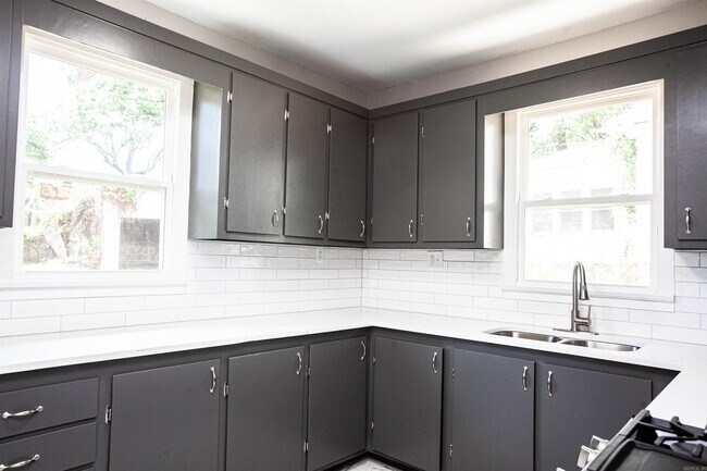 Building Photo - 116 Beechwood St