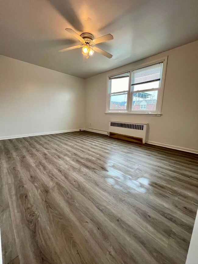 Building Photo - Newly Renovated 2-Bedroom Apartment in Ste...